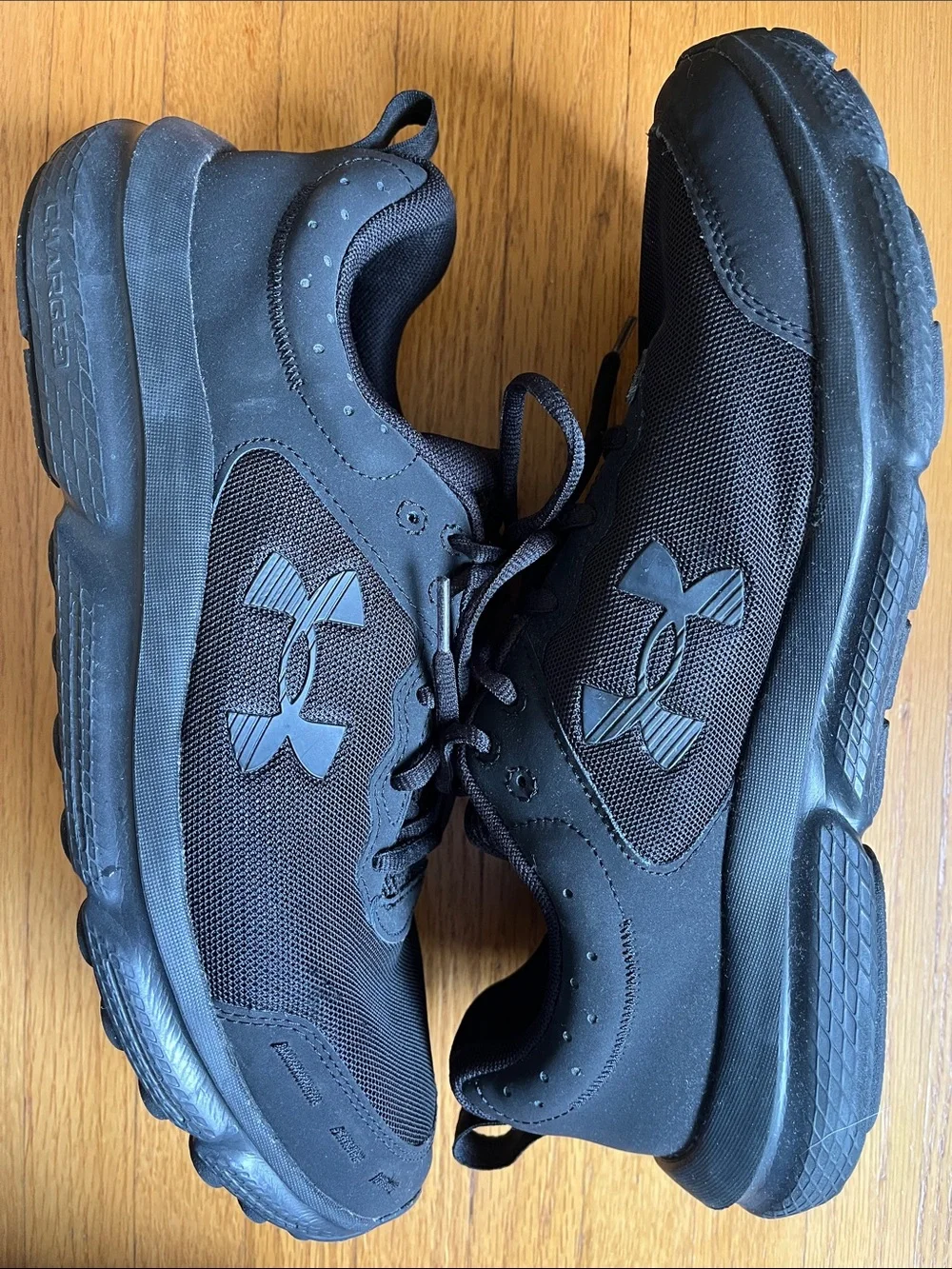 Under Armour Charged Assert 10 Black Running Shoes size 11